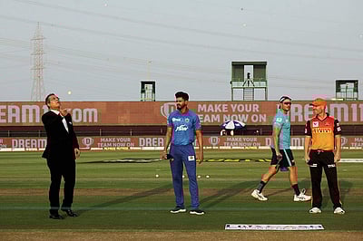 ஹைதராபாத்தில் 3 மாற்றங்கள்: டாஸ் வென்ற தில்லி பந்துவீச்சு தேர்வு