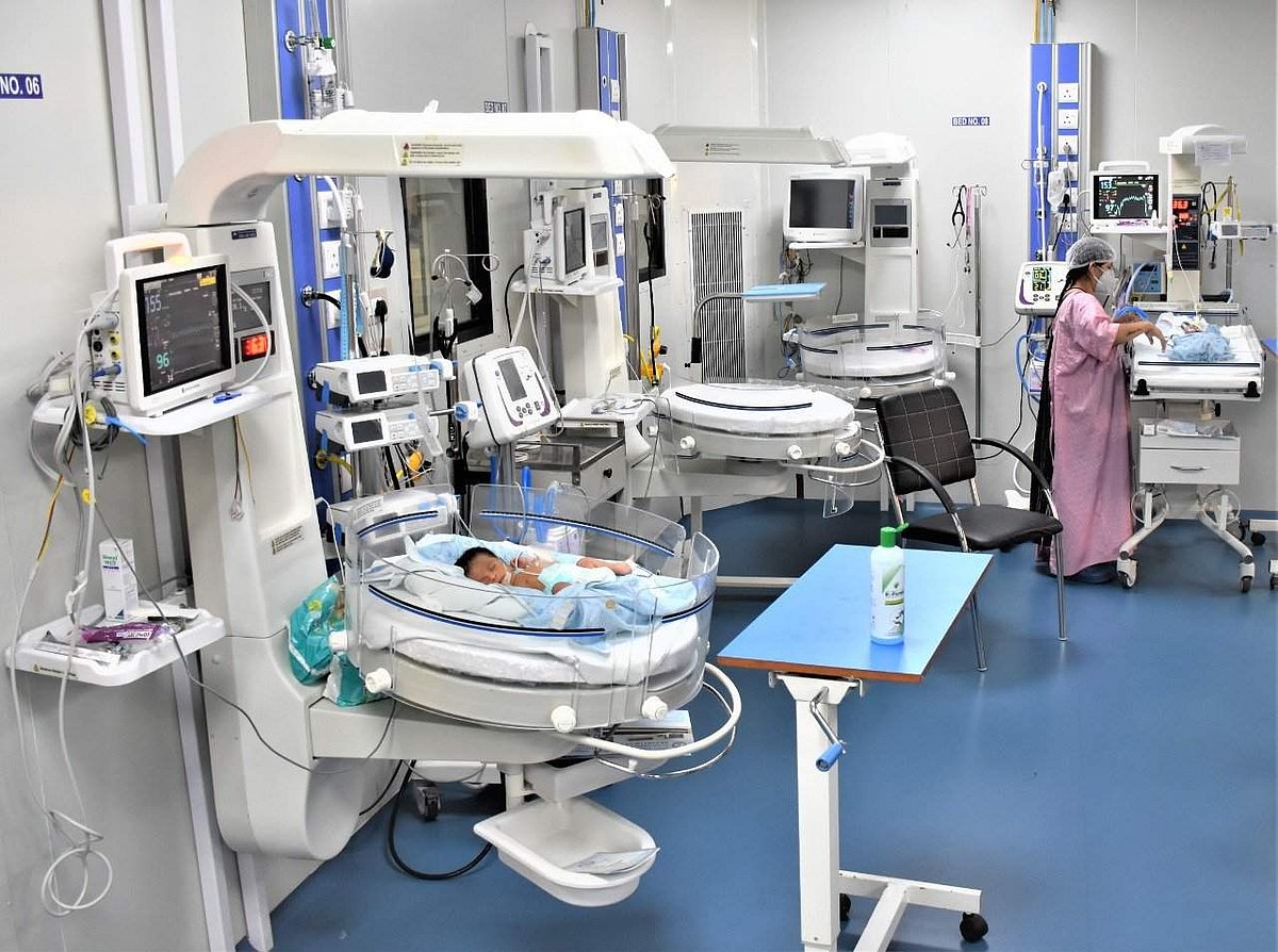 கரோனாவால் பாதித்த பெண்ணிற்கு 3 குழந்தைகள் பிரசவிப்பு