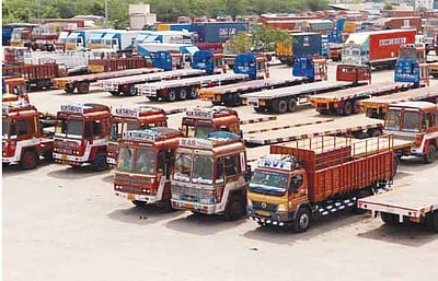 'தமிழகத்தில் நவ.5 - 7 வரை ஜவுளி லோடுகள் ஏற்றப்படமாட்டாது' -லாரி உரிமையாளர்கள்