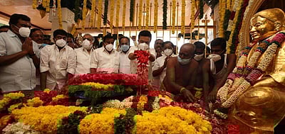 தேவர் ஜயந்தி: முத்துராமலிங்கத் தேவர் நினைவிடத்தில் ஸ்டாலின் மரியாதை