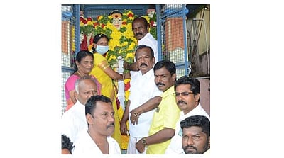 ஸ்ரீவில்லிபுத்தூரில் தேவர் சிலைக்கு அதிமுகவினர் மாலை அணிவித்து மரியாதை