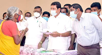 ஈரோட்டில் சிறப்பு குறை தீர்க்கும் நாள் கூட்டம்: கலெக்டர், எம்.எல்.ஏ.க்கள் பங்கேற்பு