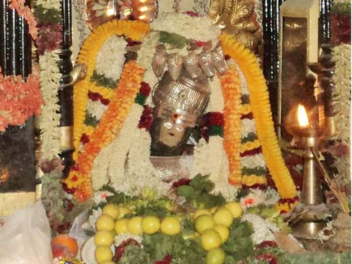 சதுரகிரி கோயிலுக்குச் செல்ல தடை: பக்தர்கள் ஏமாற்றம்!