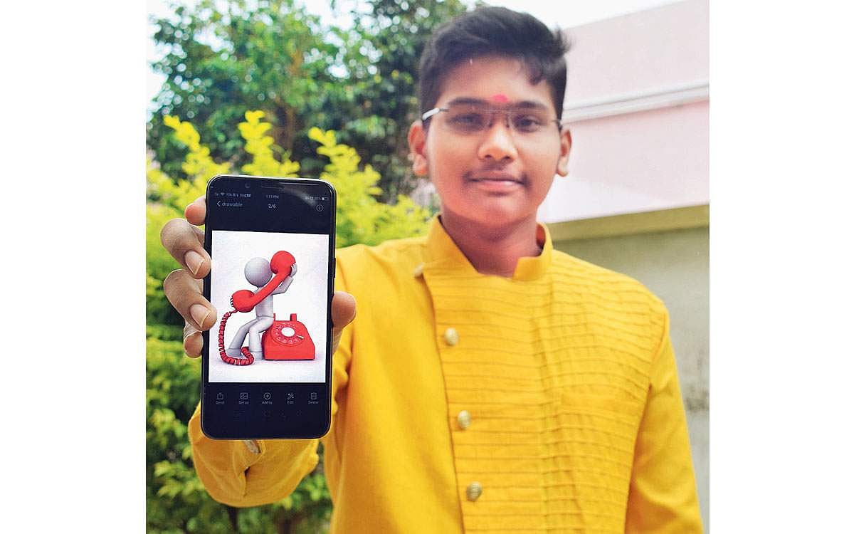 செயலி உருவாக்கிய பிளஸ் 2 மாணவர்