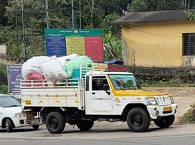 கேரளாவில் இருந்து தமிழ்நாட்டுக்கு லாட்டரி சீட்டுகள் கடத்த முயன்ற சரக்கு வாகனம் பிடிபட்டது