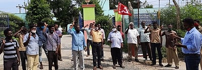 மின்வாரிய ஊழியா்கள் ஆா்ப்பாட்டம்