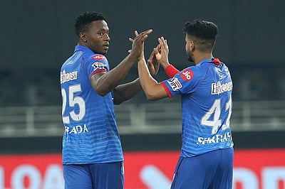 தில்லி அபார பந்துவீச்சு: 59 ரன்கள் வித்தியாசத்தில் பெங்களூரு படுதோல்வி