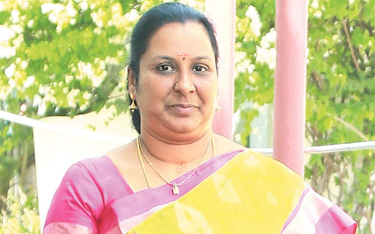 ஈதலும் இசைபட வாழ்தலும்...