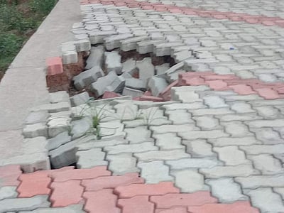 மானாமதுரை அரசு மருத்துவமனையில் திறப்புவிழா காணும் முன்னே சேதமடைந்த தங்குமிட கட்டட தரைத்தளம்