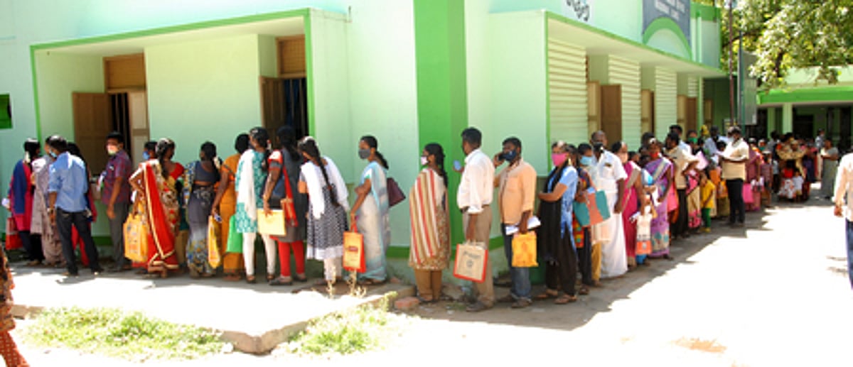 சத்துணவு மைய பணிக்கு விண்ணப்பிக்க கடைசி நாள்: மதுரை மாநகராட்சி அலுவலகத்தில் தள்ளுமுள்ளு