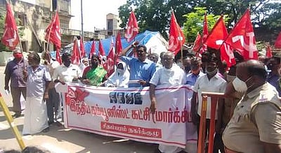 குடிநீா் இணைப்புக்கு கூடுதல் கட்டணம்: சிதம்பரம் நகராட்சி அலுவலகம் முற்றுகை