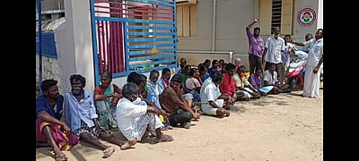 பென்னாகரம் அருகே மாற்றுத்திறனாளிகள் காத்திருப்புப் போராட்டம்