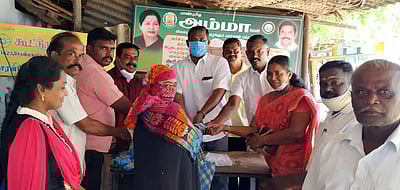 சேரன்மகாதேவியில் இலவச முகக் கவசம் வழங்கல்