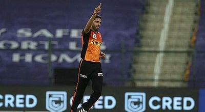 ஐபிஎல் போட்டியிலிருந்து புவனேஸ்வர் குமார் விலகல்: மாற்று வீரரைத் தேர்வு செய்தது ஹைதராபாத் அணி!