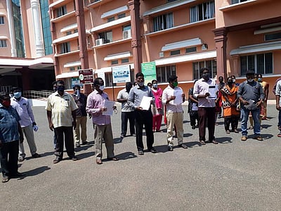 விவசாயிகள் நிதியுதவித் திட்டத்தில் முறைகேடு: பணியிட மாற்றத்தை ரத்து செய்யக் கோரிக்கை