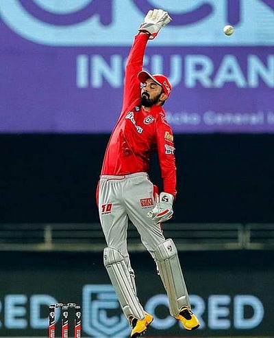 விக்கெட் கீப்பிங்கில் அல்ல, பேட்டிங்கில் தான் கே.எல். ராகுல் கவனம் செலுத்த வேண்டும்: லாரா அறிவுரை