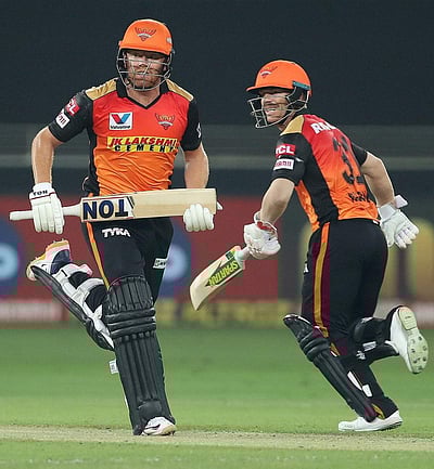 வார்னர்-பேர்ஸ்டோவ் ஜோடி அதிரடி: பஞ்சாபிற்கு 202 ரன்கள் இலக்கு