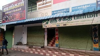 பேளூரில் கரோனா தொற்று அதிகரிப்பு: கடைகளை அடைத்து மக்கள் சுய பொதுமுடக்கம்