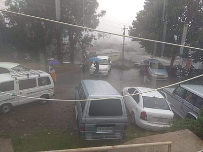 கொடைக்கானலில் இடியுடன் பலத்த மழை