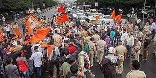 வேலைகளில் இடஒதுக்கீடு வழங்கக்கோரி மராட்டிய சமுதாயத்தினர் போராட்டம்