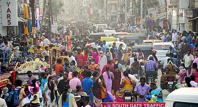 தீபாவளி பண்டிகை: மதுரையில் ஜவுளி எடுக்க குவிந்த மக்கள்