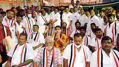 அதிமுகவில் இணைந்த மாற்றுக் கட்சியினா்