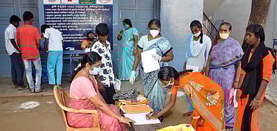 பள்ளிகளைத் திறக்க பெரும்பாலான பெற்றோா் விருப்பம்