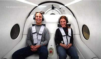 ஹைப்பர்லூப்பில் முதல்முறையாக மனிதர்கள் பயணம்