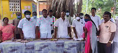 அதிமுக இளைஞா் பாசறை உறுப்பினா் சோ்க்கை முகாம்