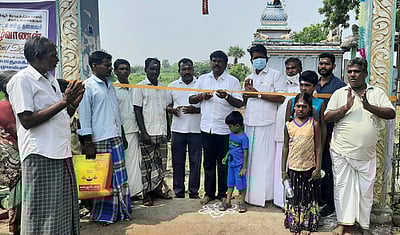 சொந்த நிதியில் பாலம் அமைத்த ஊராட்சி மன்றத் தலைவா்