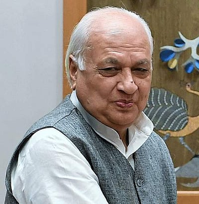 கேரள ஆளுநா் மருத்துவமனையில் அனுமதி