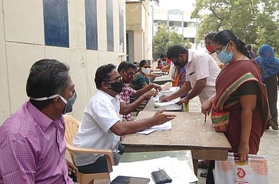 கல்வி நிலையங்கள் திறப்பு: ஈரோடுமாவட்டத்தில் 402 பள்ளிகளில் கருத்துக்கேட்பு