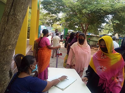 ராமநாதபுரம் மாவட்டத்தில் பள்ளிகளைத் திறக்க 70 சதவீத பெற்றோா் சம்மதம்