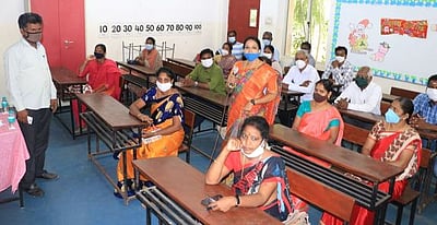 9 - 12 ஆம் வகுப்புகளை தொடங்கலாமா? தஞ்சாவூா் மாவட்டத்தில் 436 பள்ளிகளில் கருத்துக்கேட்பு