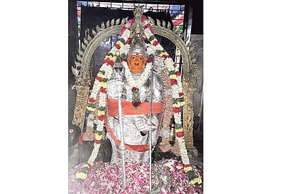 முழங்கால் வலி நீக்கும் முருகப் பெருமான்