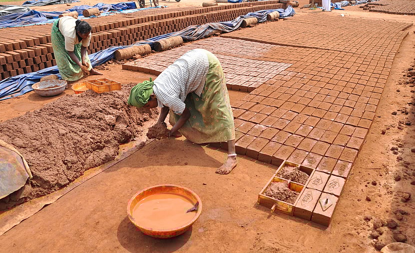 மண் தட்டுப்பாட்டால் நெருக்கடியில் தவிக்கும் செங்கல் சூளைகள்! கனிமவளத் துறை காப்பாற்றுமா?