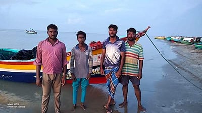 திசைமாறிச் சென்ற 4 நாகை மீனவர்கள்: உணவளித்து திருப்பியனுப்பிய இலங்கைக் கடற்படையினர்