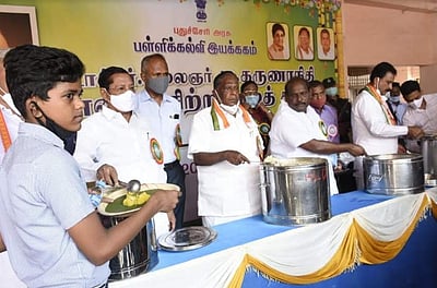 புதுச்சேரியில் அரசுப்பள்ளி மாணவர்களுக்கு காலைச் சிற்றுண்டித் திட்டம் தொடக்கம் 
