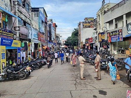 தீபாவளி பொருள்கள் விற்பனை மந்தம் வியாபாரிகள் கவலை