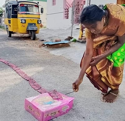 வாழப்பாடியில் தீபாவளி கொண்டாட்டம் அமோகம்