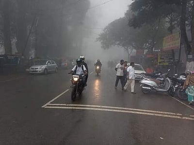 ஏற்காட்டில் பனி மூட்டம்:  குவியும் சுற்றுலாப் பயணிகள்