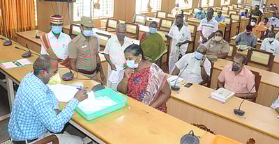 விழுப்புரம்: குறைதீா் கூட்டத்தில் 297 மனுக்கள்