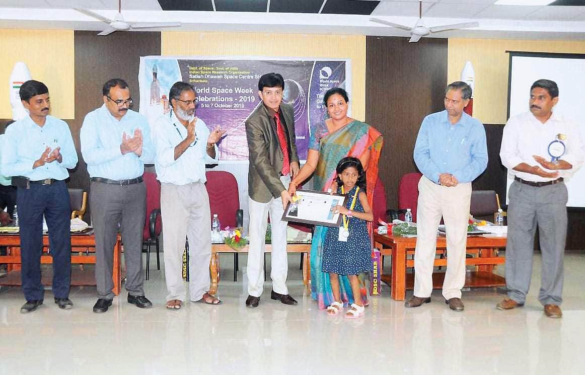 பரிசுகளைக் குவிக்கும் இரண்டாம் வகுப்பு மாணவி!