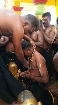 கோவில்பட்டியில் விரதம் தொடங்கிய ஐயப்ப பக்தா்கள்