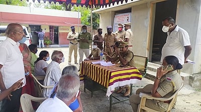 காவல் நிலையத்தில் பொதுமக்கள் குறைதீா்க்கும் சிறப்பு முகாம்