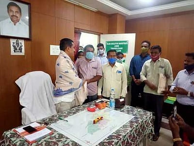 ஓமலூா் வட்டாட்சியராக அ.அருள்பிரகாஷ் பொறுப்பேற்பு