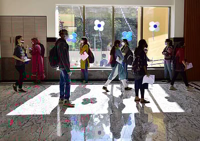 கர்நாடகத்தில் திறக்கப்பட்ட கல்லூரிகள்