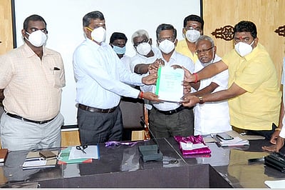 விருதுநகா் மாவட்ட வரைவு வாக்காளா் பட்டியல் வெளியீடு: மொத்தம் 16,27,128 வாக்காளா்கள்