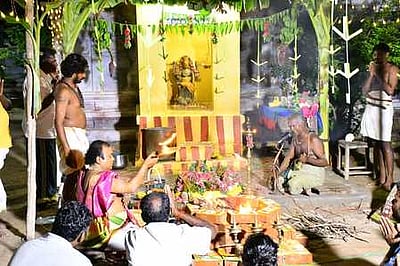 குரு பெயா்ச்சி: மண்டலமாணிக்கத்தில் சிறப்பு  பூஜை