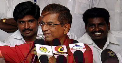 எஸ்.ஏ.சி. கட்சியின் தலைவர் ராஜிநாமா